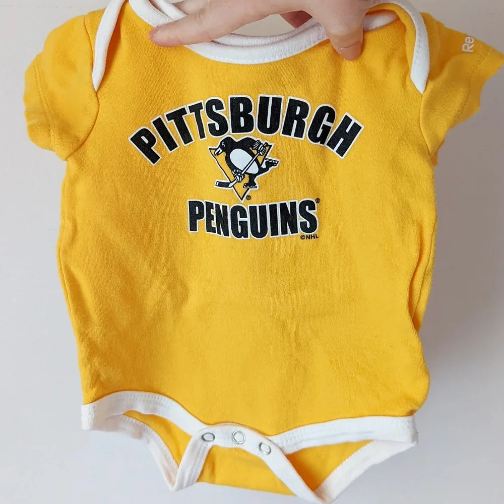 Pittsburgh Penguins Hockey Onesie 0-3 month - Picture 1 of 4